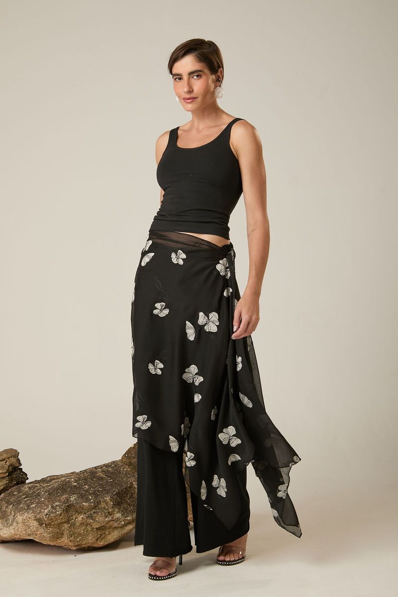 Xale de Tule Preto com Flores Bordadas Brancas