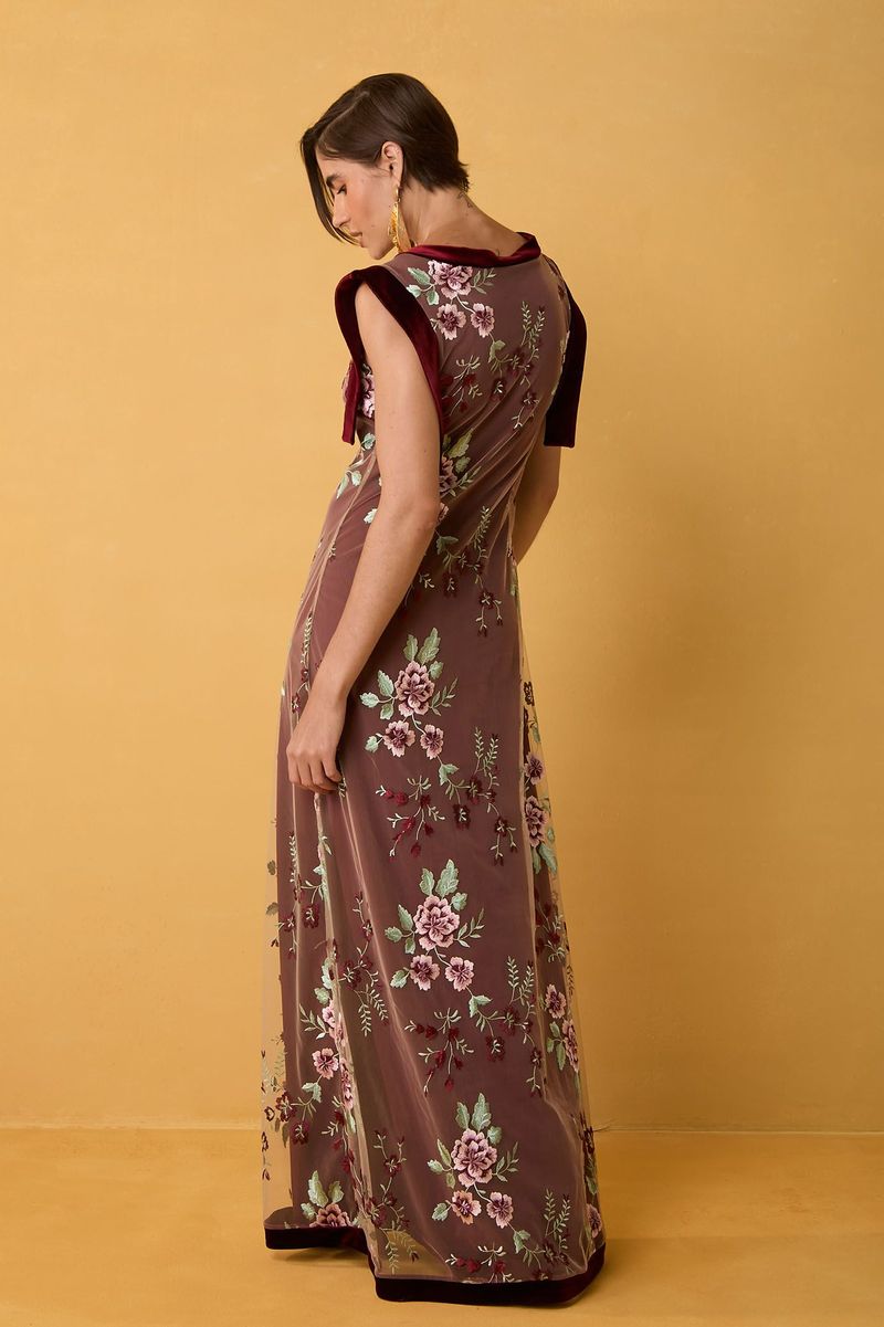 Vestido Longo de Tule Bordado Floral com Veludo Vinho