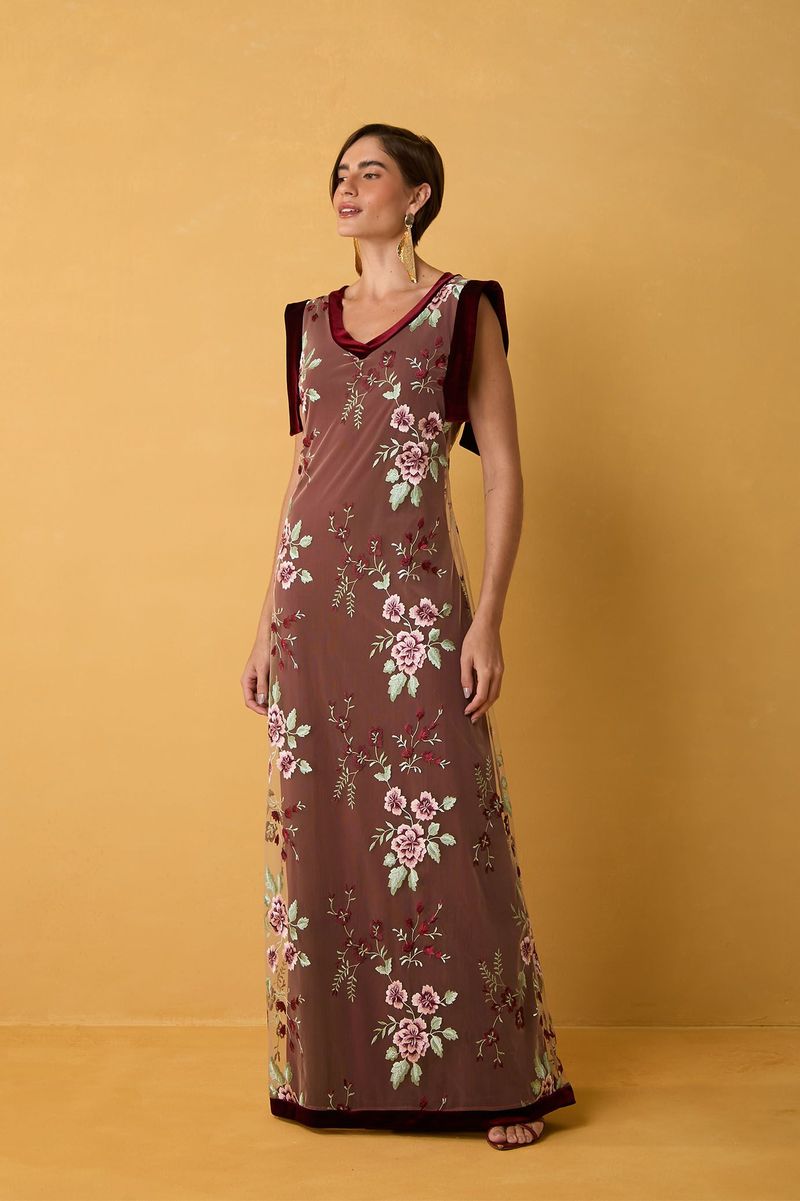 Vestido Longo de Tule Bordado Floral com Veludo Vinho