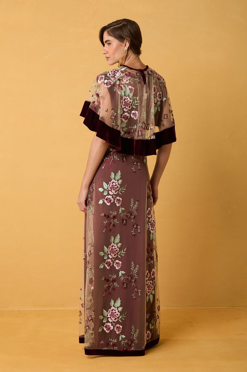 Vestido Longo de Tule Bordado Floral com Veludo Vinho
