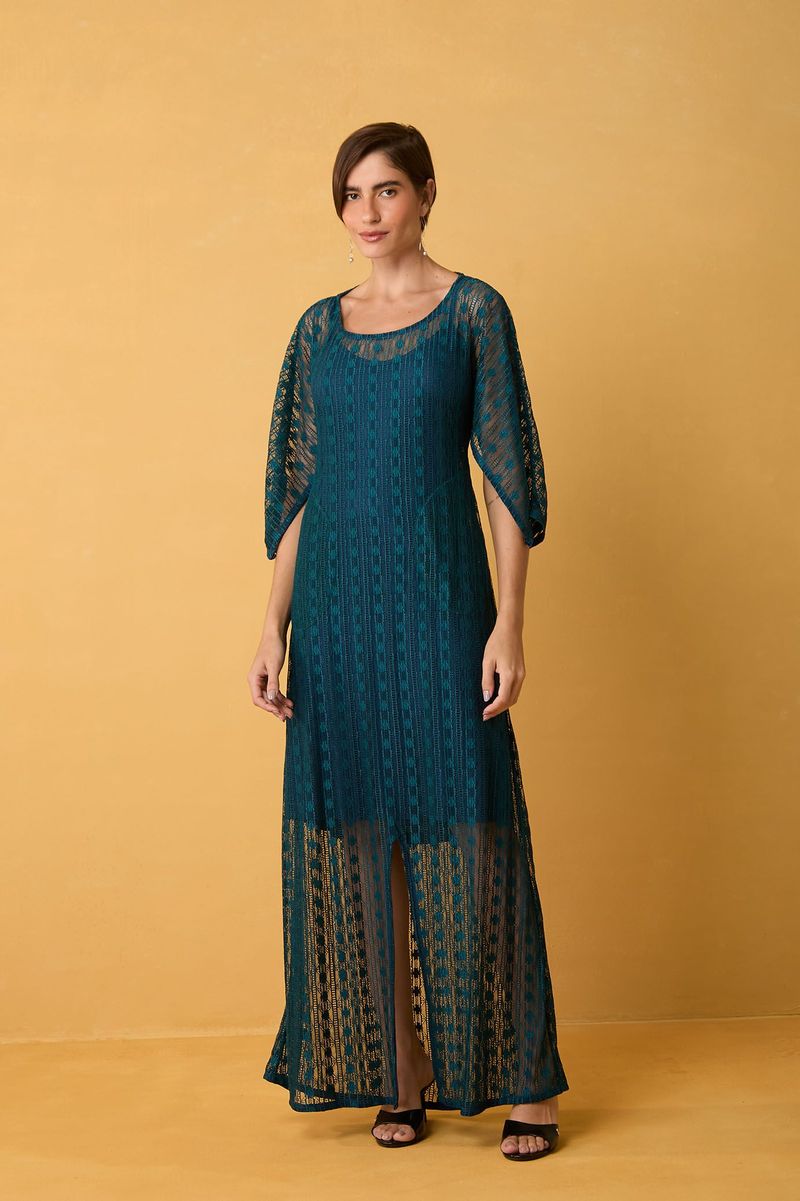 Vestido Longo de Renda com Manga 3/4 Aberta e Fenda