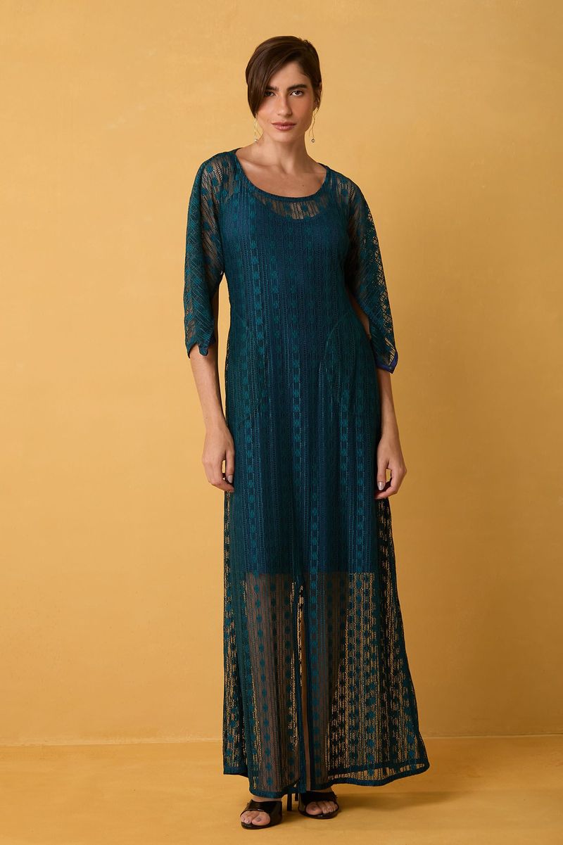 Vestido Longo de Renda com Manga 3/4 Aberta e Fenda