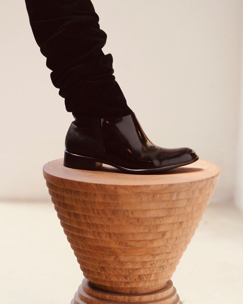 Bota Cano Alto Emily Preto