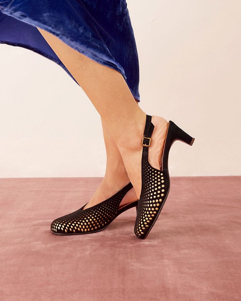 Scarpin Salto Liz Pingos Preto e Ouro