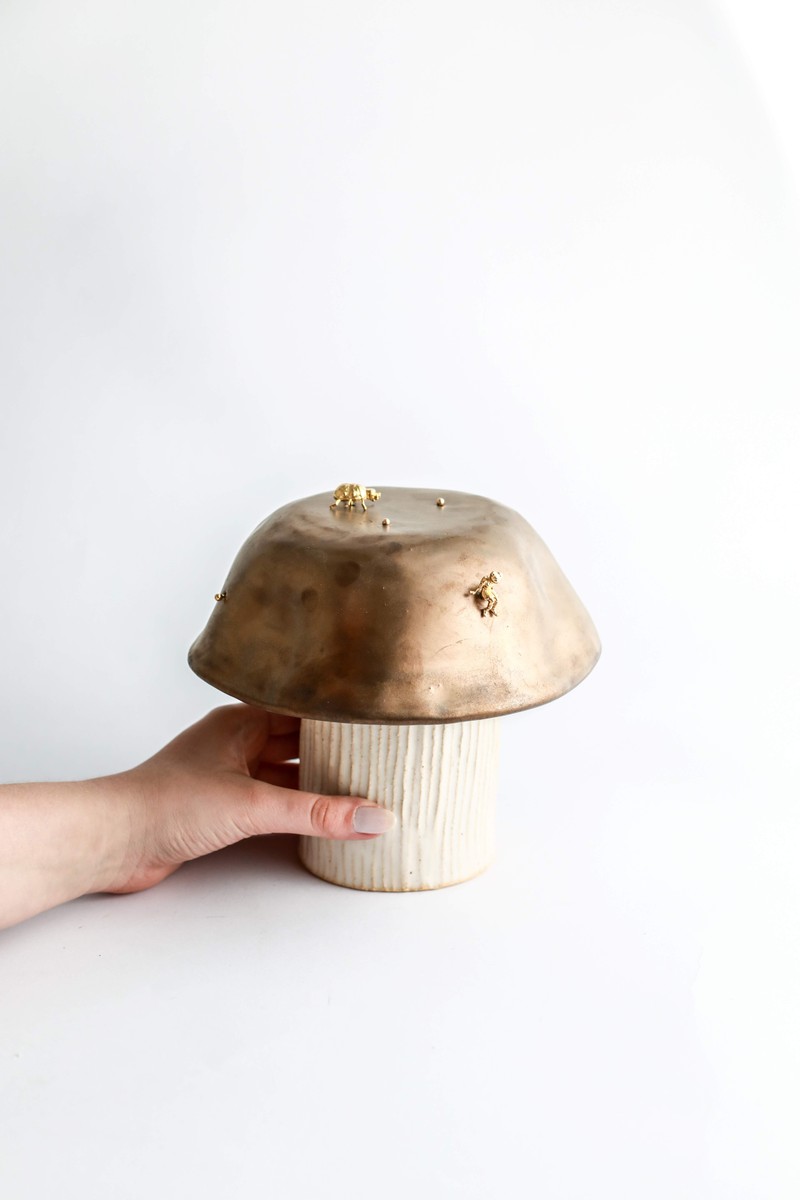Coleção Biomas Nara Ota + Cerâmica & Cia - Cogumelo Gold G Pingos