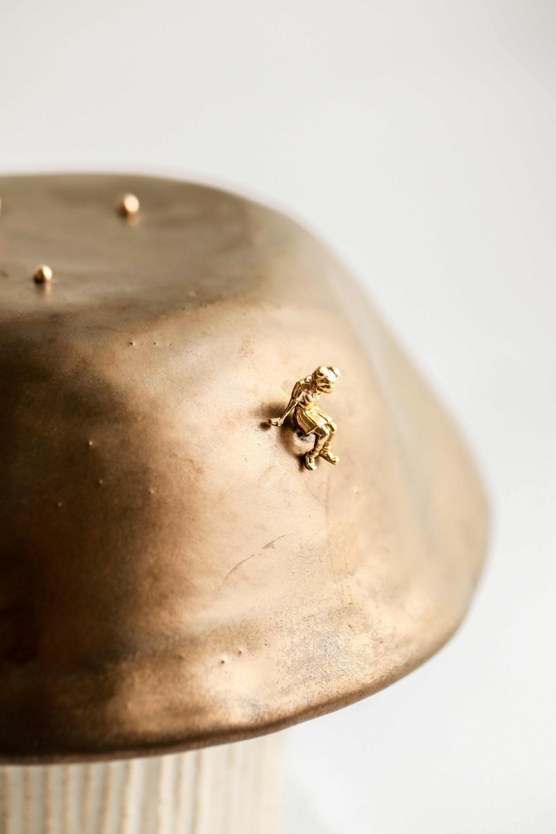 Coleção Biomas Nara Ota + Cerâmica & Cia - Cogumelo Gold G Pingos