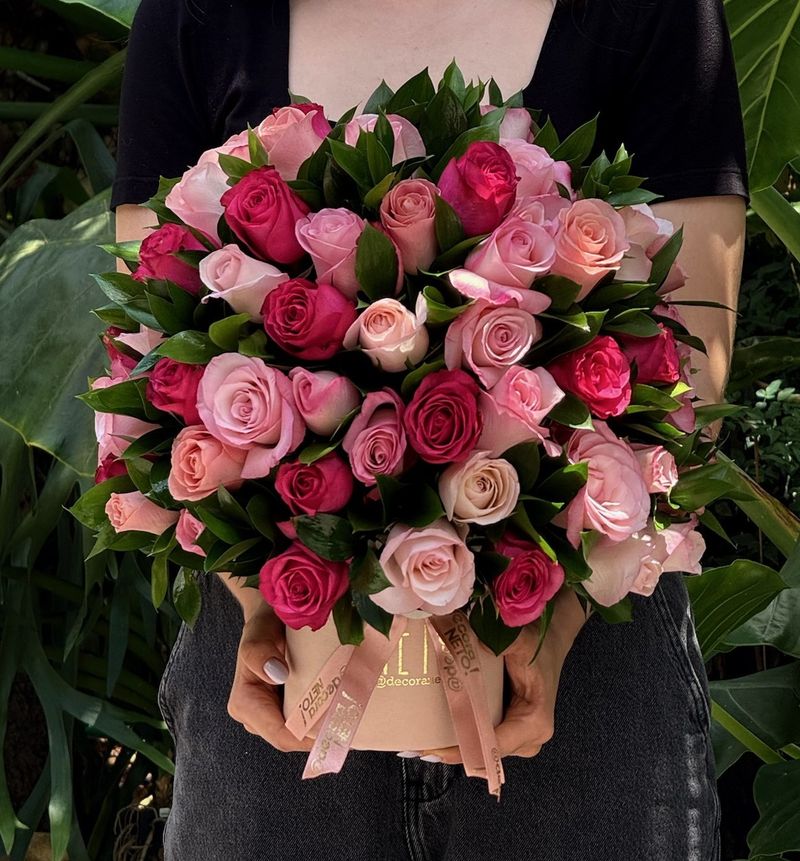 Arranjo Só Rosas com Folhagem