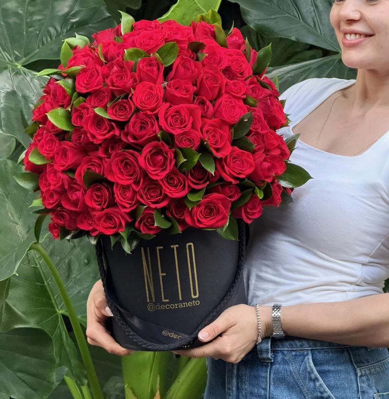 Arranjo Só Rosas com Folhagem