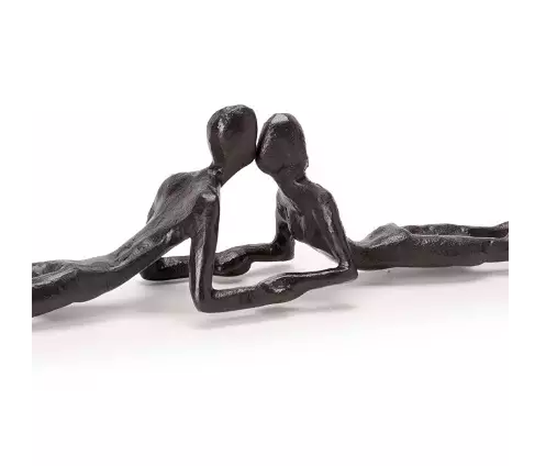 Escultura em metal os enamorados