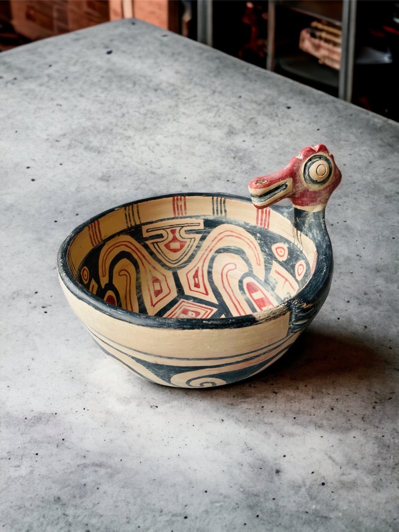 Tigela Urubu em cerâmica Marajoara