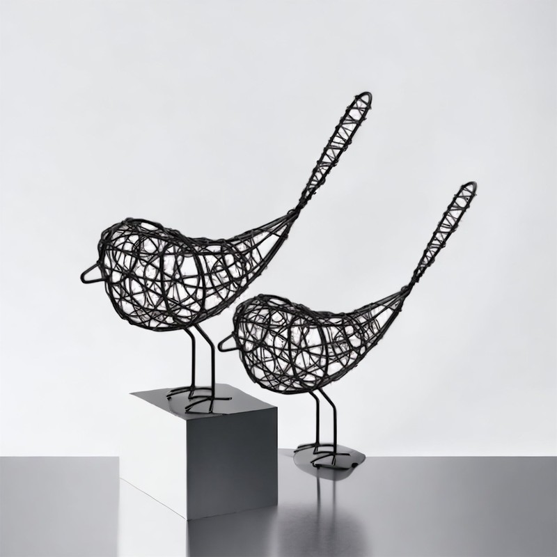 Escultura trama pássaro em metal preto - pequeno