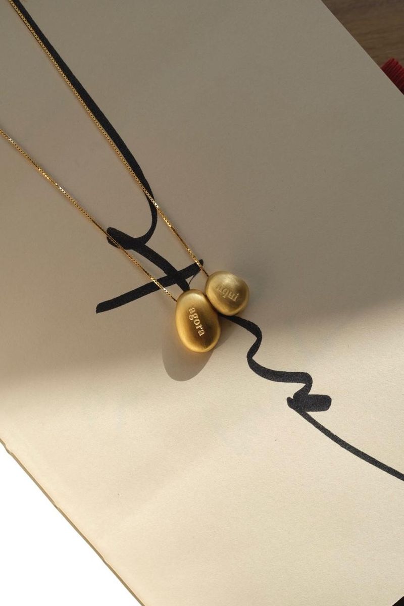 Colar Aqui+Agora - 100% Prata banhada a Ouro 18k