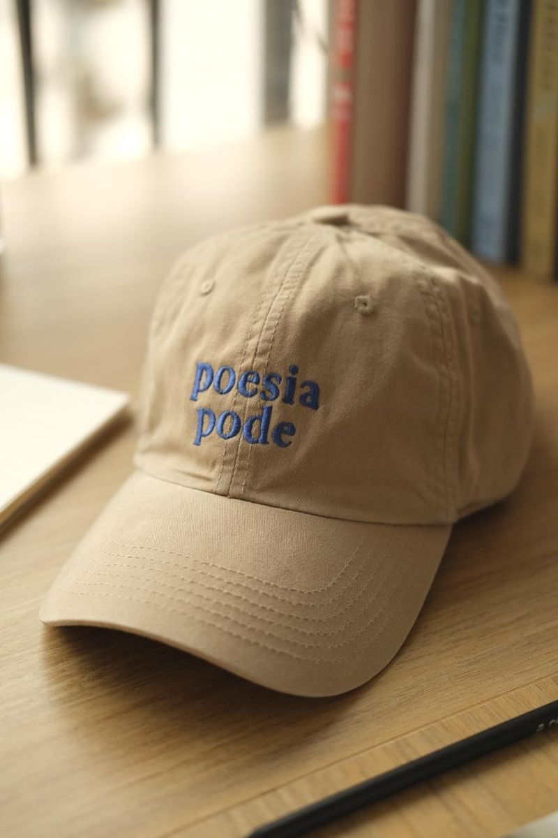 Boné Poesia Pode