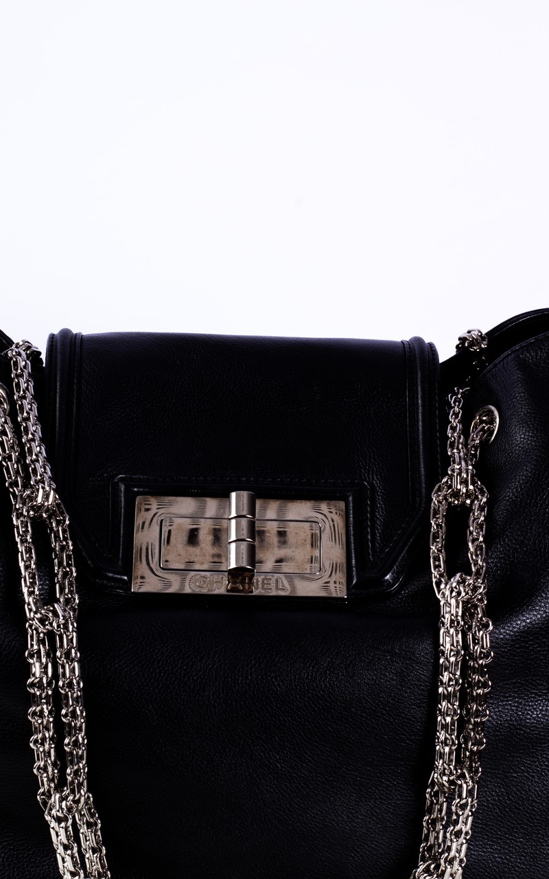 Bolsa Chanel Reissue Lock preta