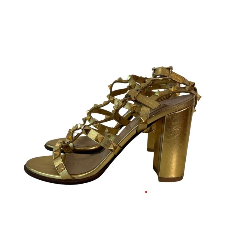 Sandália Valentino Rockstud Dourada 36/5 sola - 35 Brasil