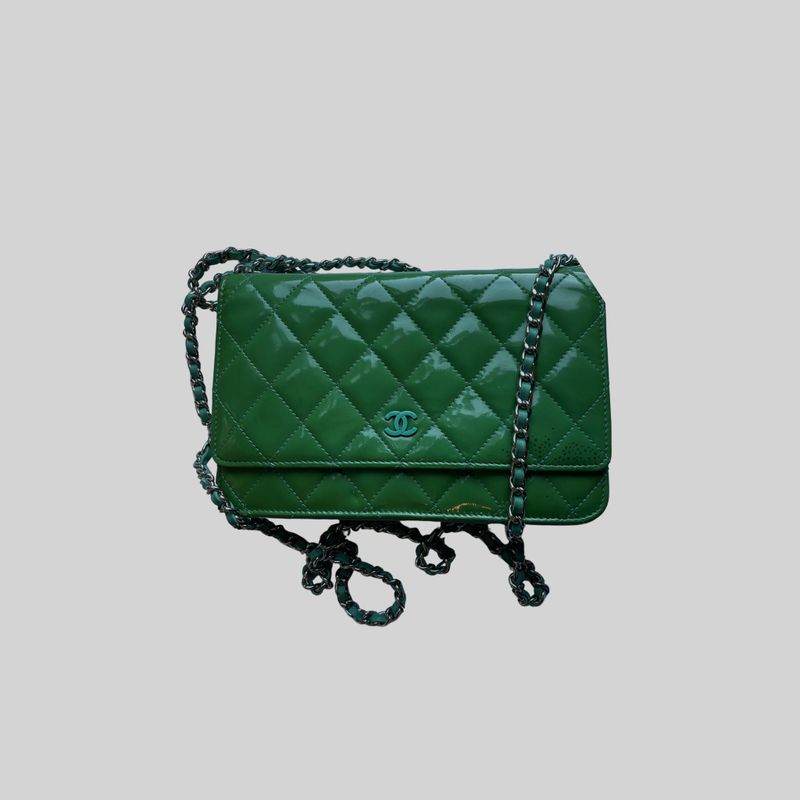 Bolsa Chanel Classic Wallet on Chain Verde Envernizada