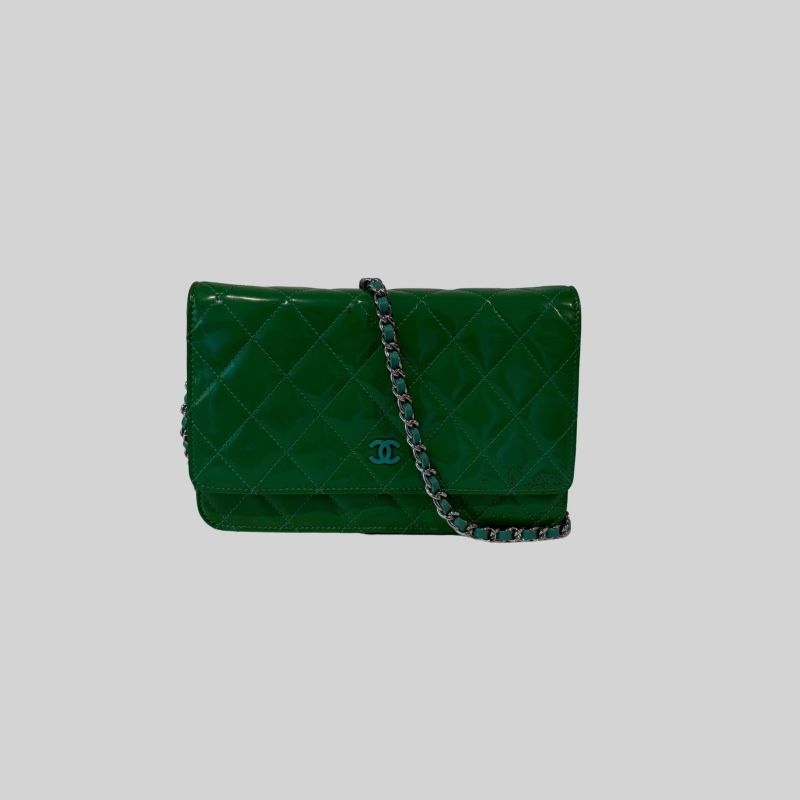 Bolsa Chanel Classic Wallet on Chain Verde Envernizada