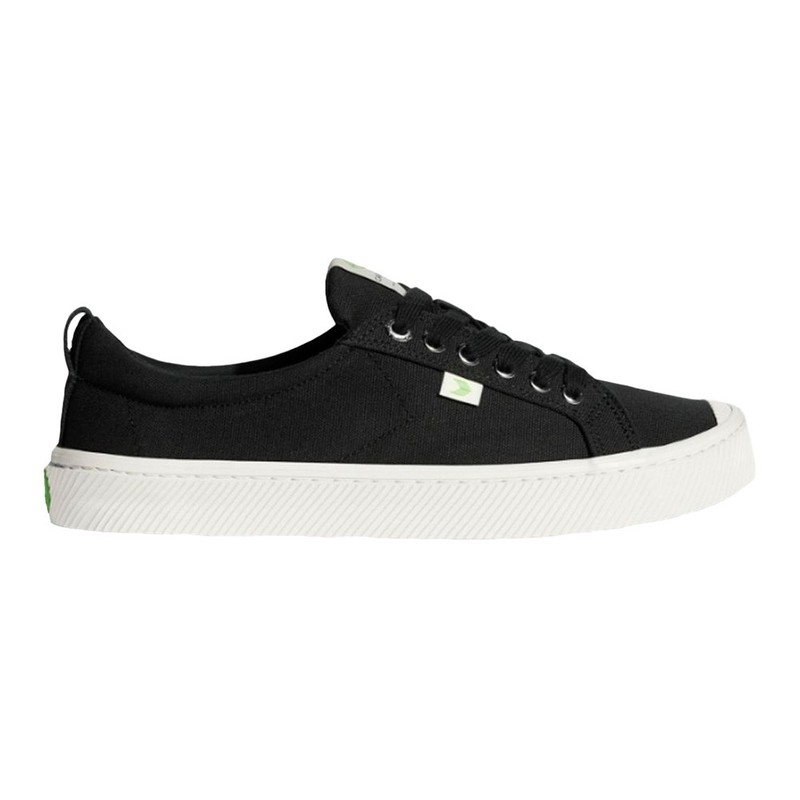 Tênis Oca Low Black Canvas Cariuma