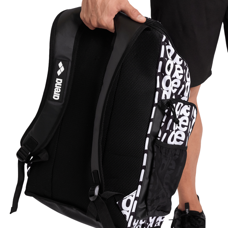 Mochila Spiky III Allover Monograma 45L arena