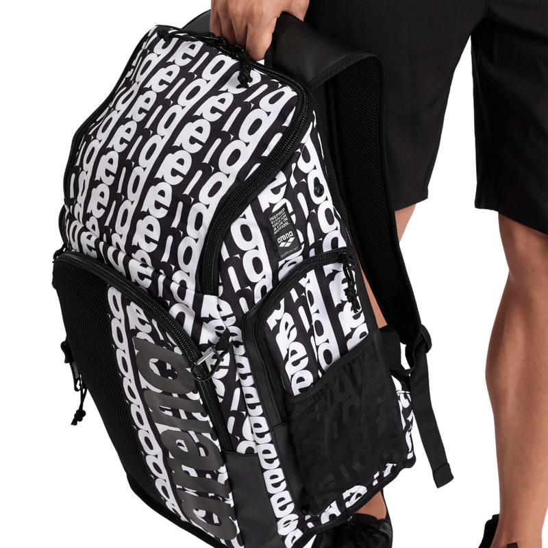Mochila Spiky III Allover Monograma 45L arena