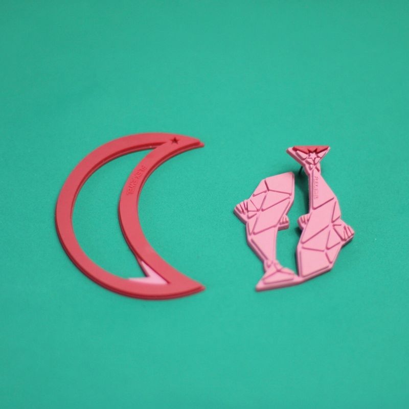 Brinco Peixes E Lua Rosa Com Vermelho