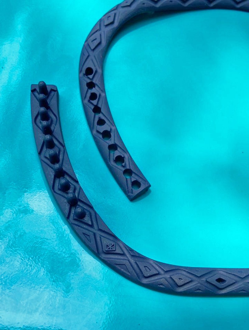Colar Mini Serpente Flex Azul Marinho