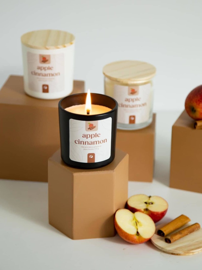Vela aromática Apple Cinnamon - Frasco Preto