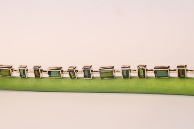 Em Tons Turmalina Verde Pulseira