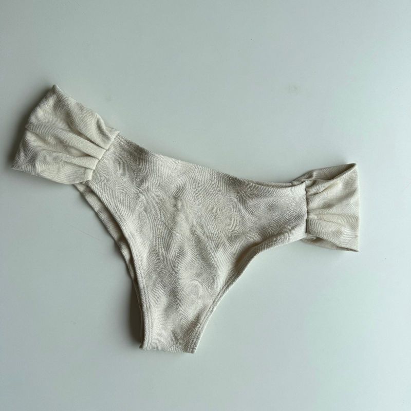 (GG) Off White texturizado - Calcinha tira larga GG