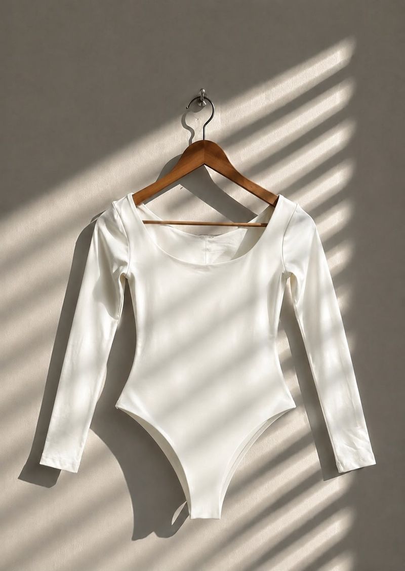 Body Manga Longa Decote Quadrado Branco