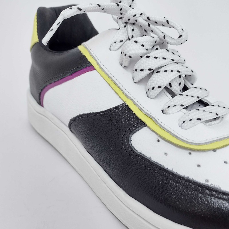 TENIS MC COURO COM FILETE NEON / PRETO -