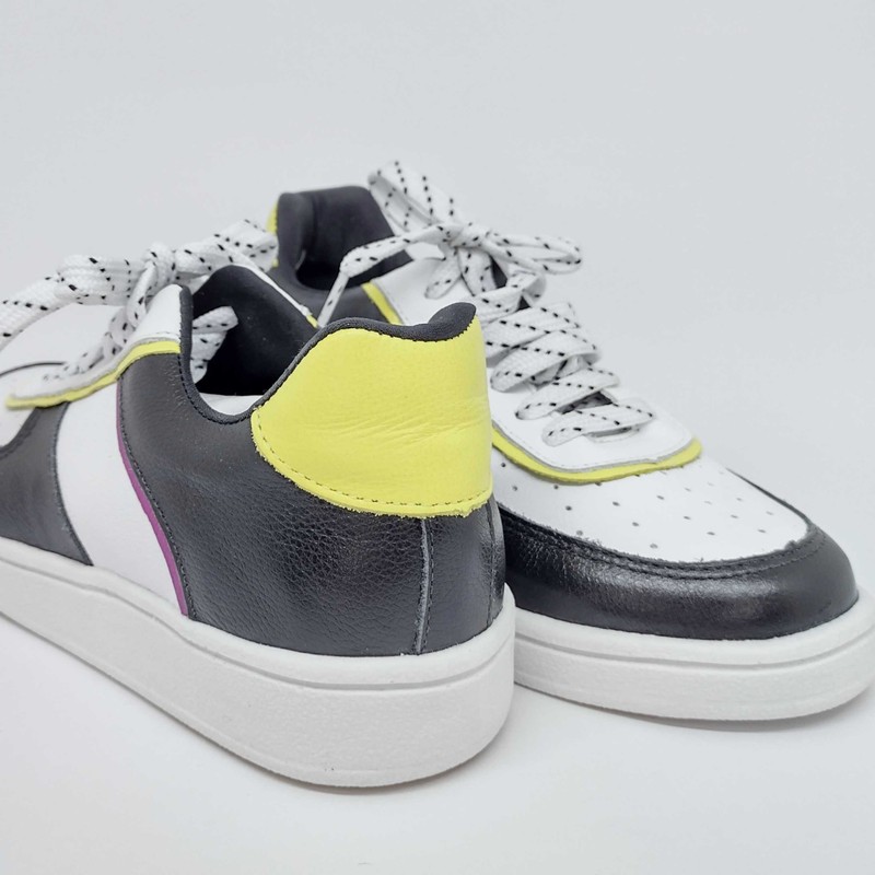 TENIS MC COURO COM FILETE NEON / PRETO -