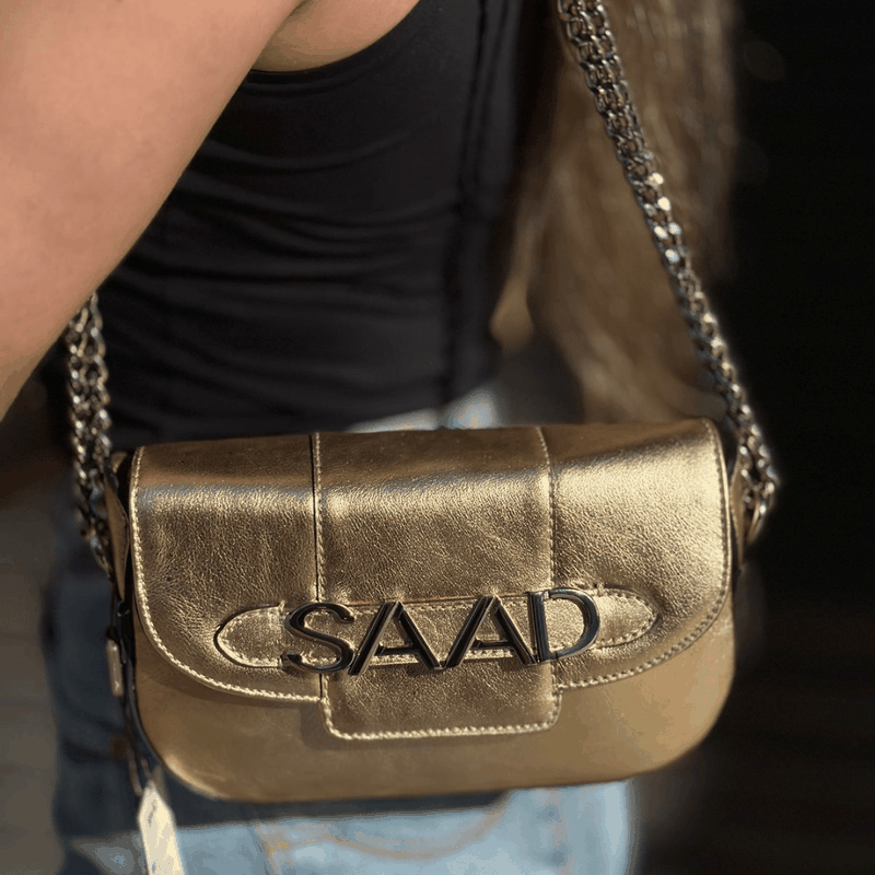 BOLSA  SAAD CROSSBODY  LOGO METALIZADO DOURADO