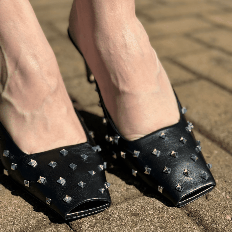 MULE VICENZA SPIKES SALTO MEDIO COURO PRETO P1147600130001