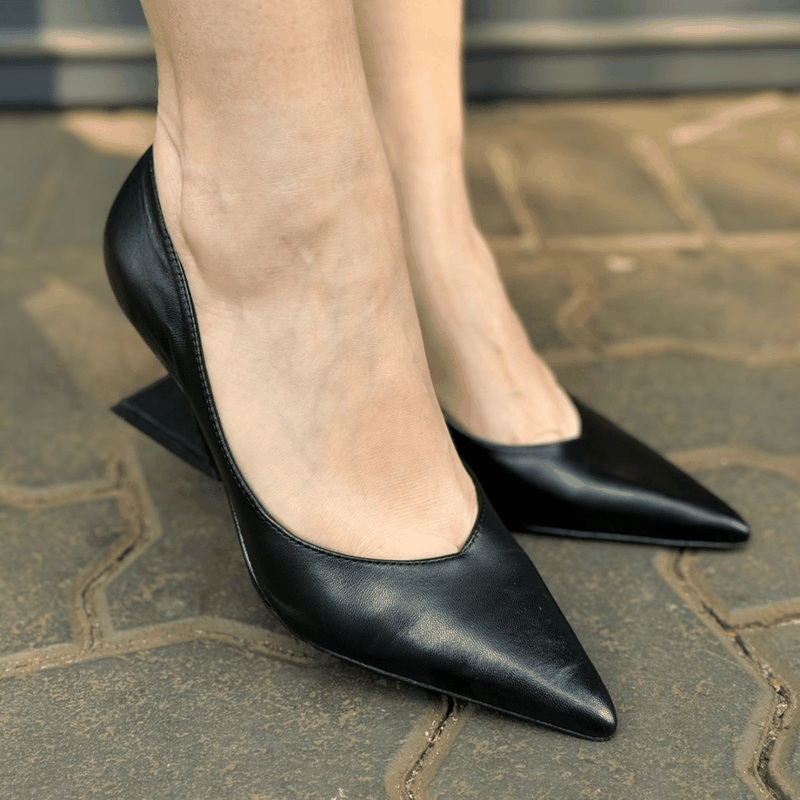 SCARPIN SCHUTZ SALTO GEOMETRICO COURO PRETO S2220100010001