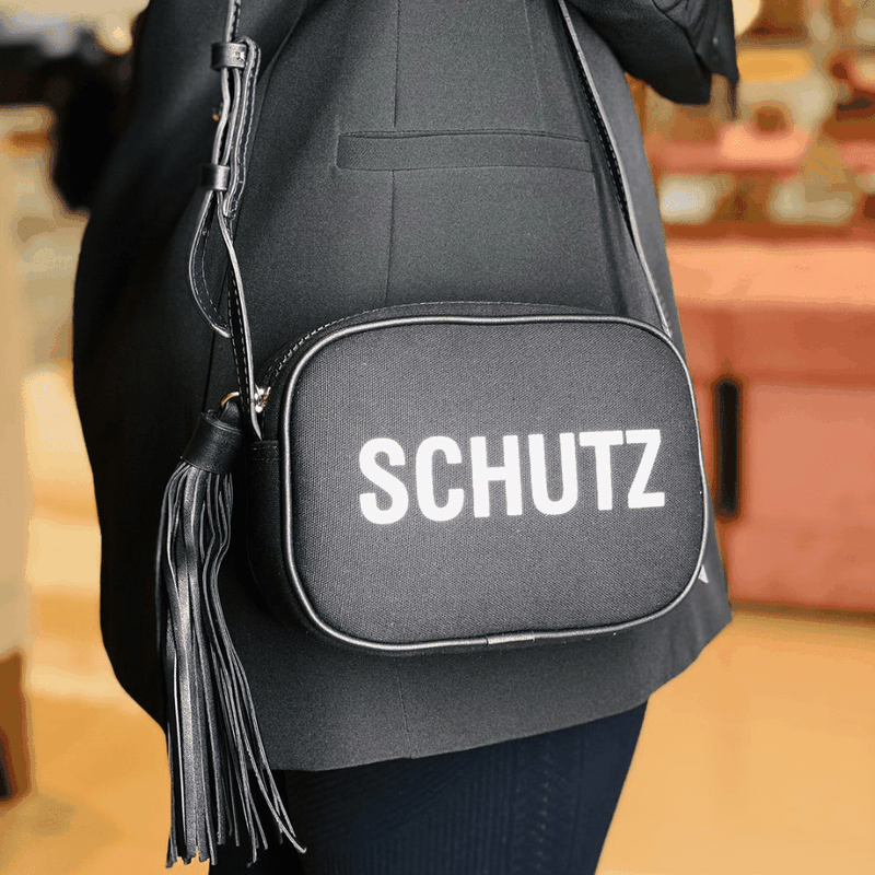 BOLSA SCHUTZ KATE PEQUENA LOGO 