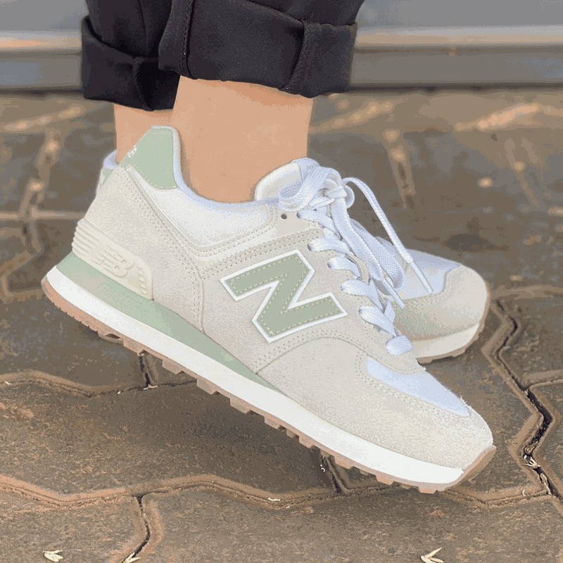 TENIS NEW BALANCE 574 NOBUCK BEGE / VERDE MUSGO