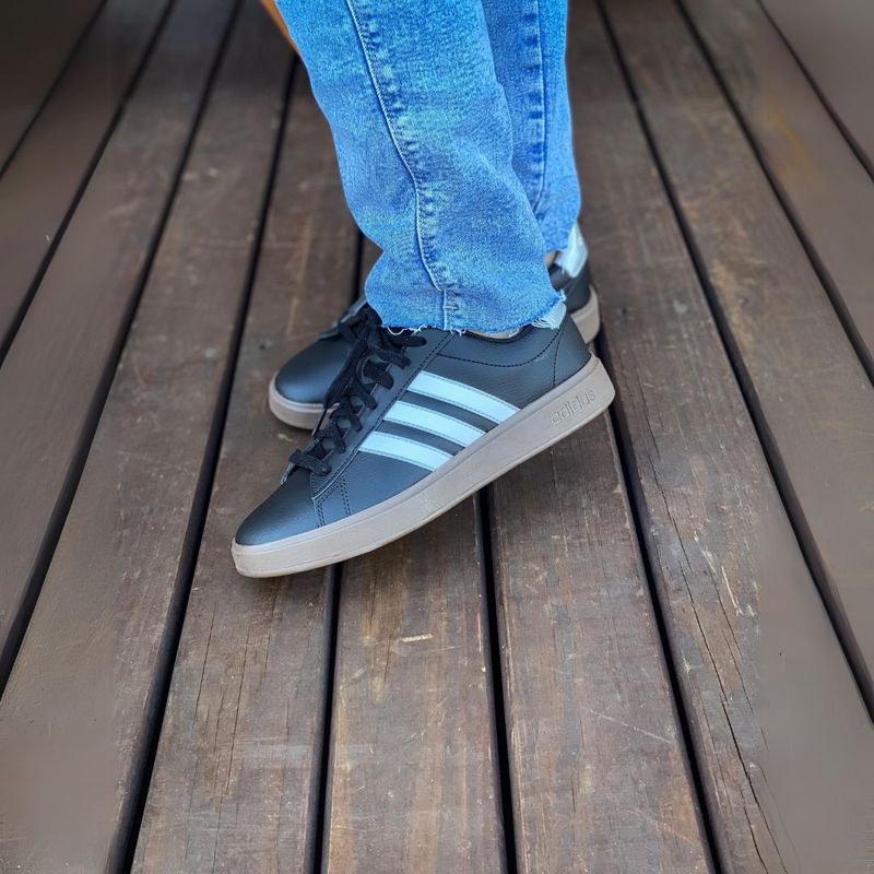TENIS ADIDAS GRAND COURT SOLADO MARROM - PRETO