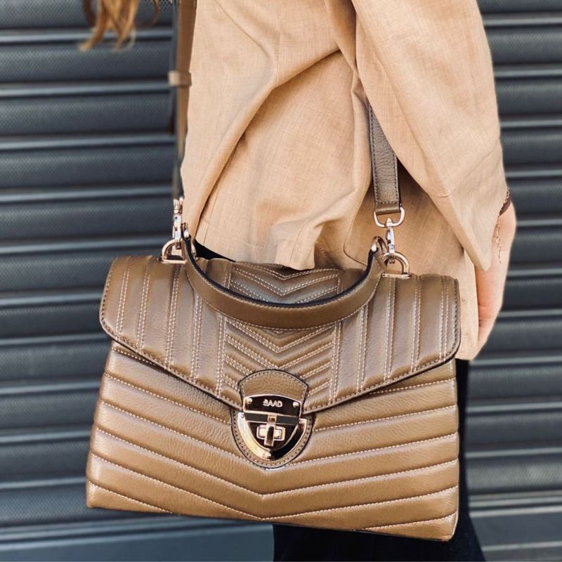 BOLSA SAAD BORDADA EM COURO CRAVO