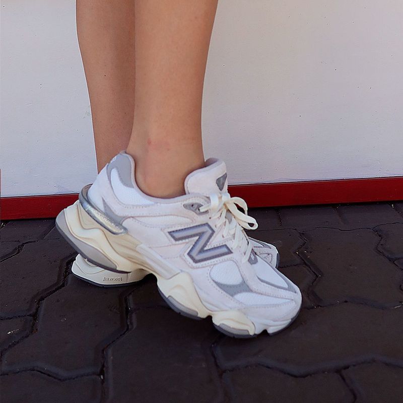 TENIS NEW BALANCE 9060 BRANCO/ PRATA   