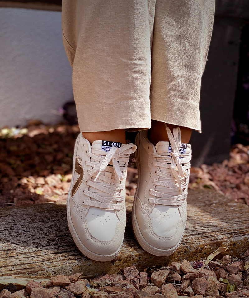 TÊNIS SCHUTZ ST 002 COURO OFF WHITE E DOURADO