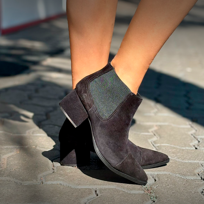 BOTA LUIZA CHELSEA CANO CURTO EM CAMURÇA PRETO