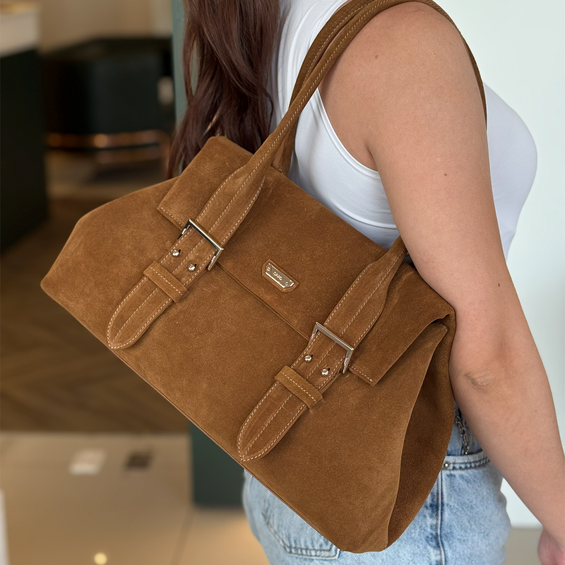 BOLSA SAAD DE OMBRO SUEDE CASTANHO