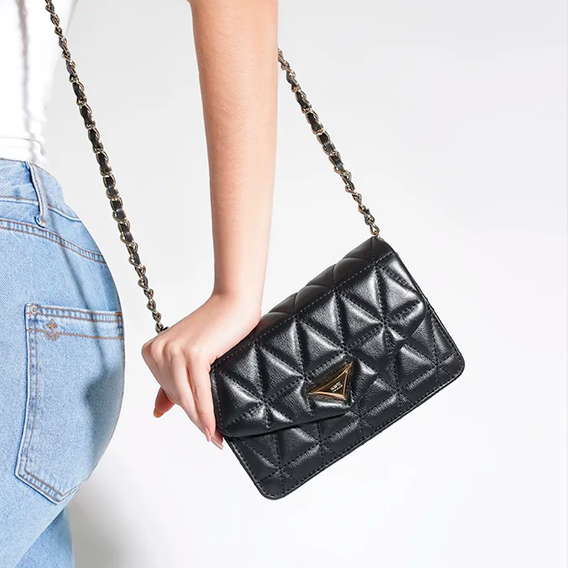Bolsa Schutz 944 Pequena Tiracolo Matelassê