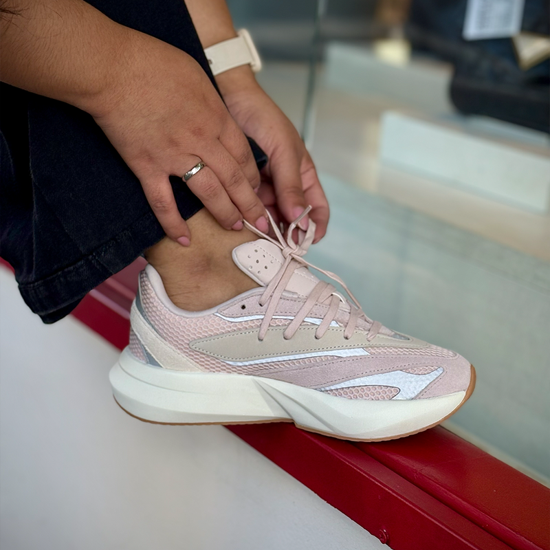Tênis Adidas LightBlaze 