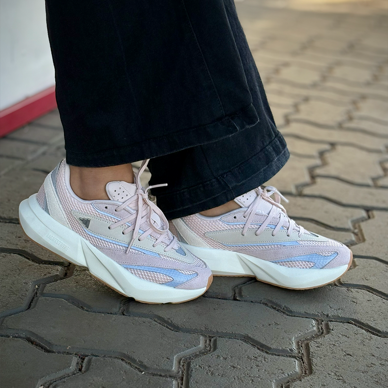 Tênis Adidas LightBlaze 