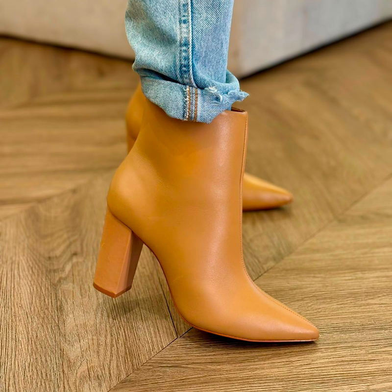 Bota Schutz Salto Alto Bloco Médio Couro