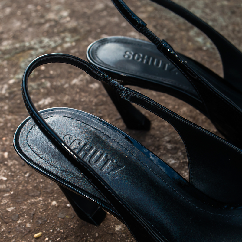 Scarpin Schutz Slingback Lexi Mid Verniz Preto