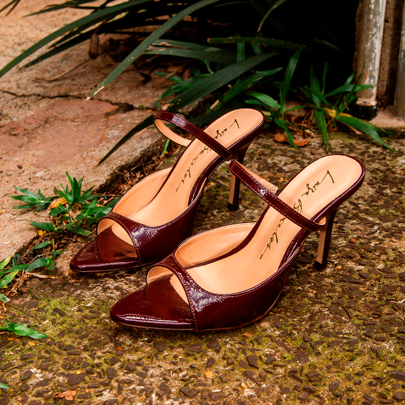 Mule Luiza Barcelos Salto Alto Verniz
