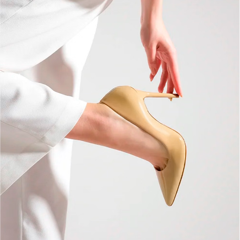 Scarpin Schutz Caiolea Verniz Bege